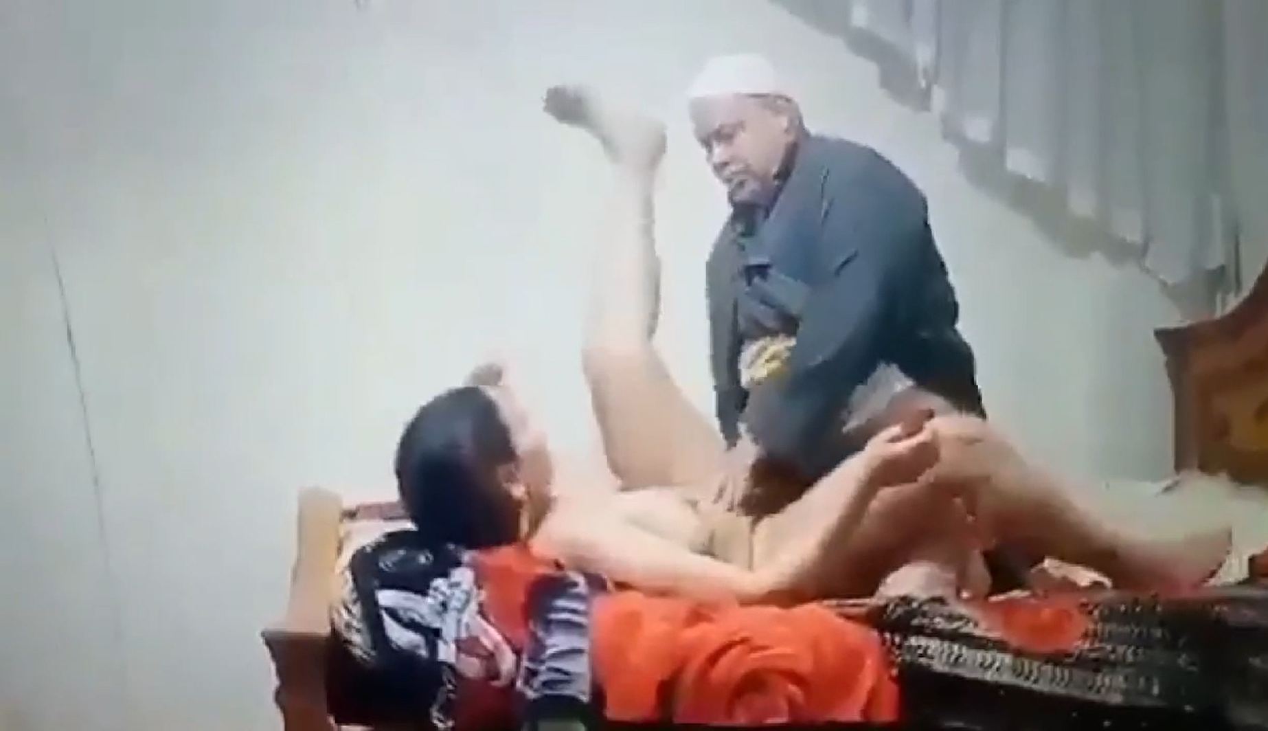 Father fucks his divorced daughter